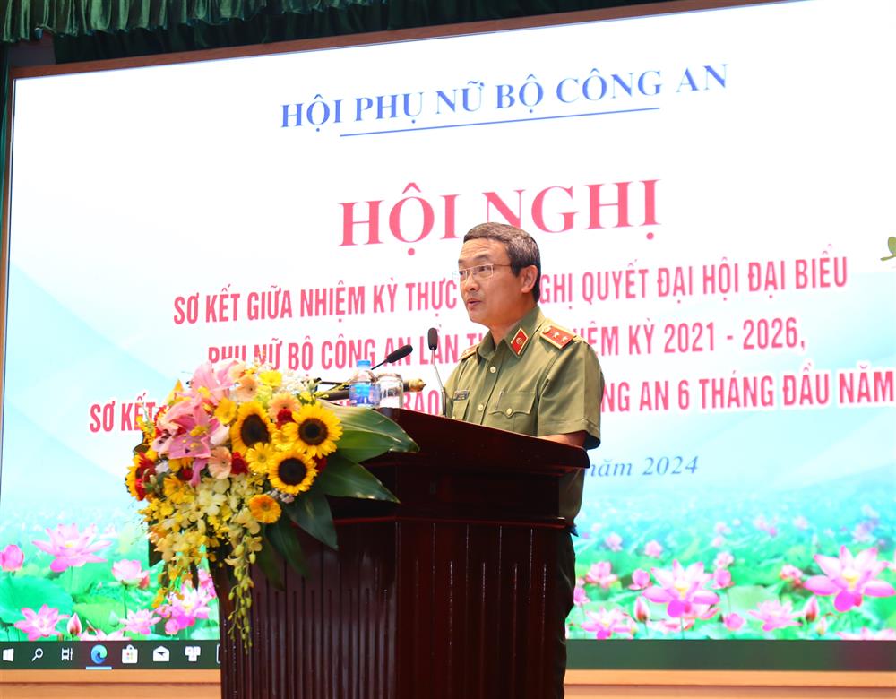 Trung tướng Nguyễn Ngọc Toàn, Cục trưởng Cục Công tác đảng và công tác chính trị phát biểu tại Hội nghị.