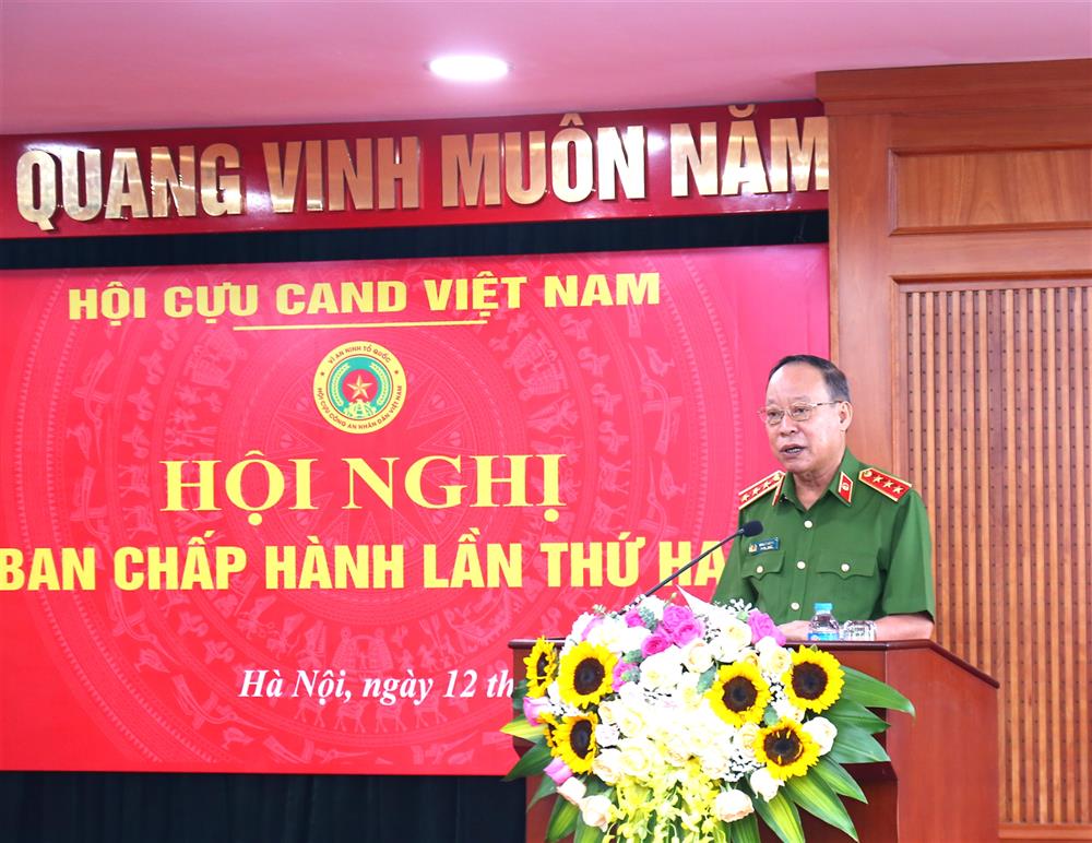 Thượng tướng Lê Quý Vương, nguyên Ủy viên Trung ương Đảng, nguyên Phó Bí thư Đảng ủy Công an Trung ương, nguyên Thứ trưởng Bộ Công an, Chủ tịch Hội Cựu CAND Việt Nam phát biểu tại Hội nghị.