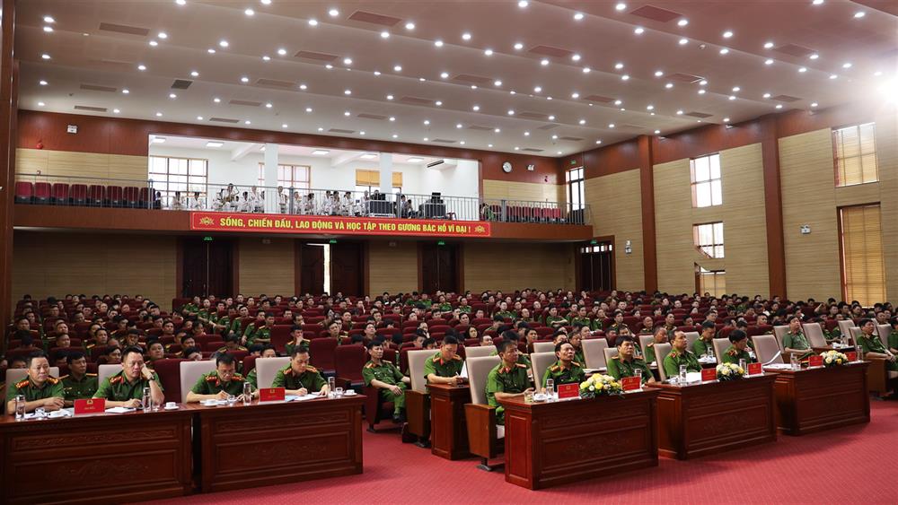 Toàn cảnh Hội nghị.
