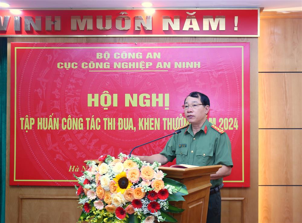 Đại tá Phạm Văn Hiệu, Phó Cục trưởng Cục Công nghiệp an ninh phát biểu tại Hội nghị.