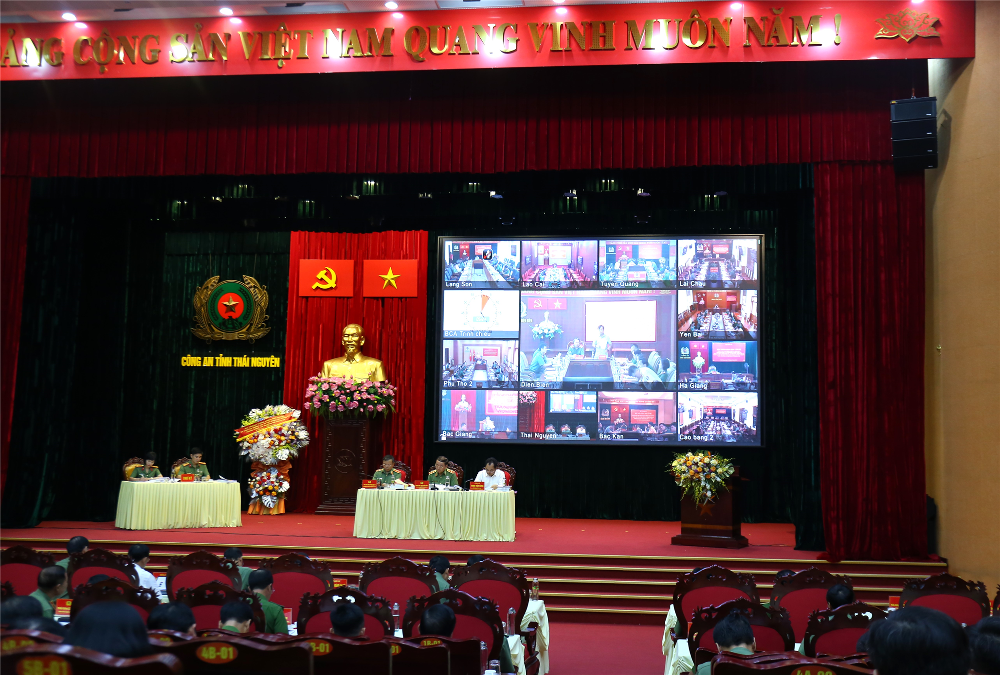 Hội thảo được truyền hình trực tuyến từ hội trường Công an tỉnh Thái Nguyên đến hội trường Công an các tỉnh vùng trung du và miền núi Bắc Bộ.
