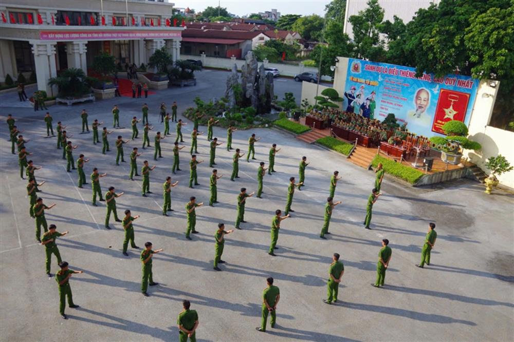 - Đoàn đại biểu Công an tỉnh Viêng Chăn tham quan thực tế công tác huấn luyện, sẵn sàng chiến đấu của lực lượng Công an tỉnh.