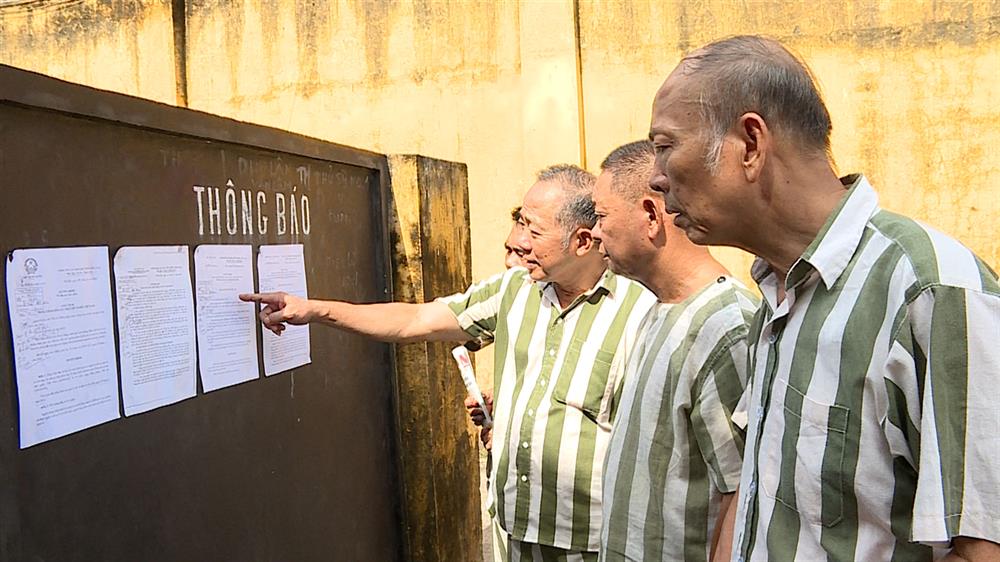 Các phạm nhân nghiên cứu quy định, hướng dẫn về đặc xá năm 2023.