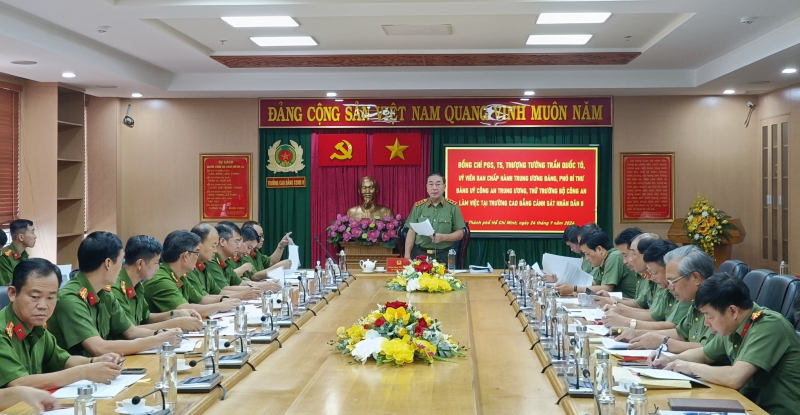 Thứ trưởng Trần Quốc Tỏ thăm và làm việc với Trường Cao đẳng Cảnh sát nhân dân II.