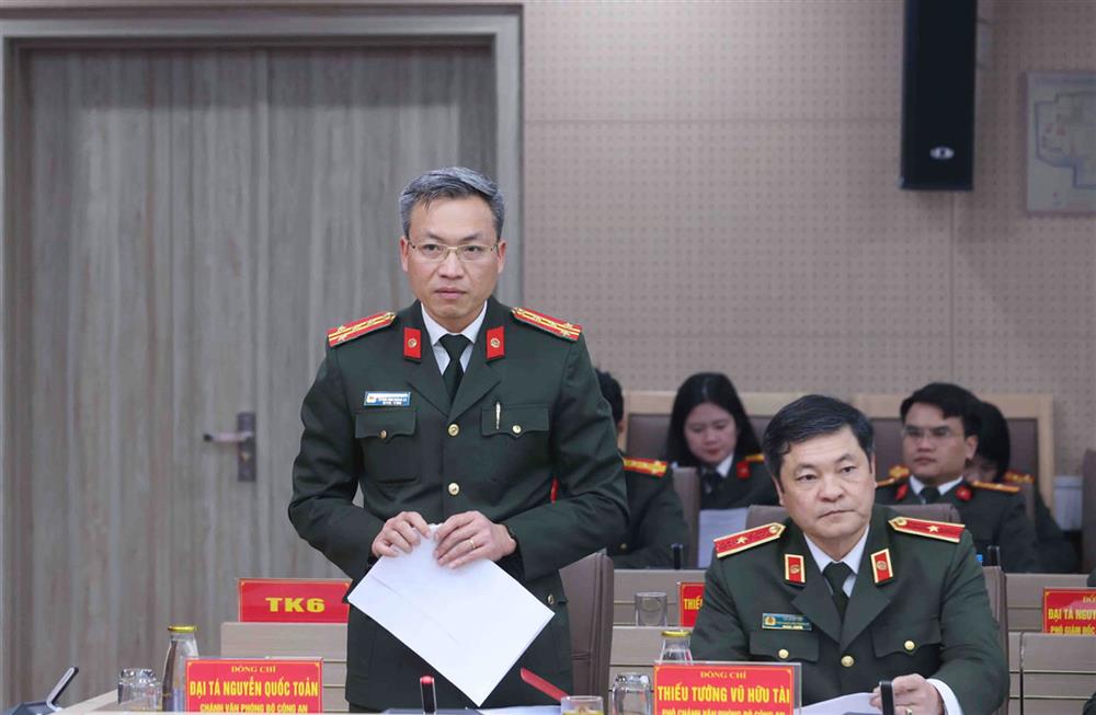 Đại tá Nguyễn Quốc Toản điều hành tham luận tại Hội nghị.