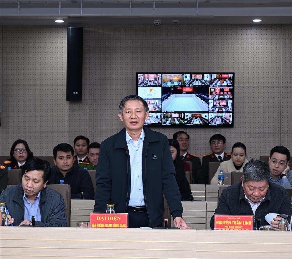 Các đại biểu tham luận tại Hội nghị.