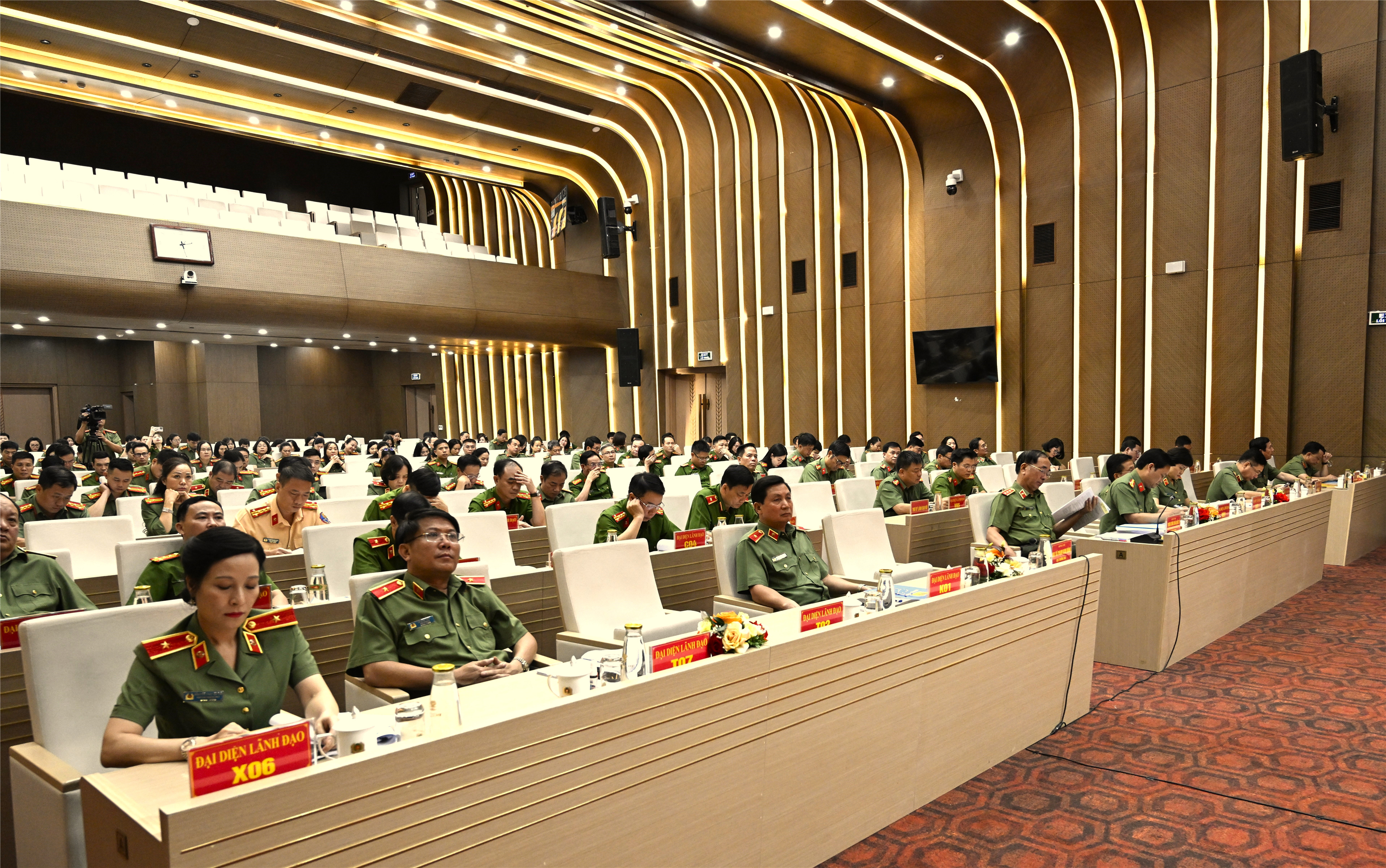 Các đại biểu dự Hội nghị.