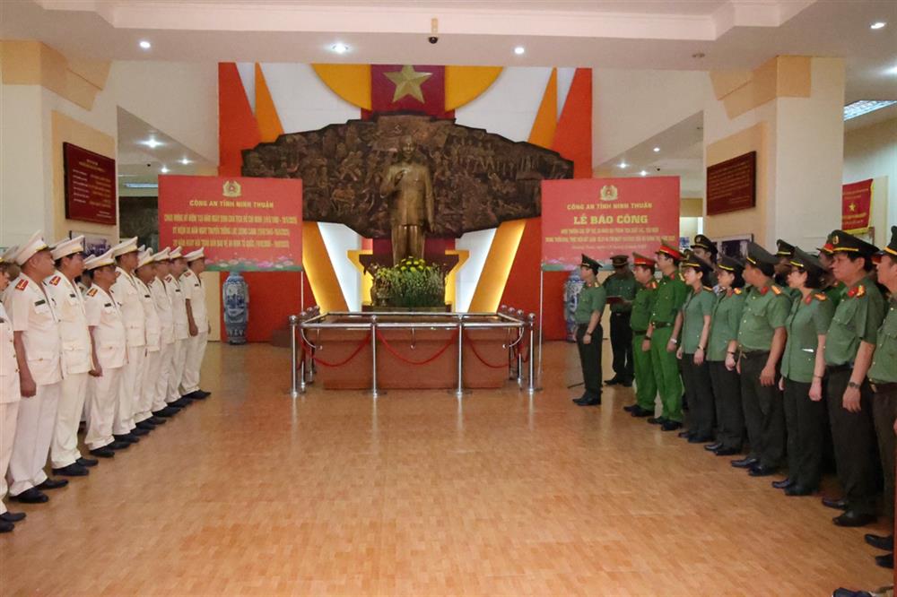 Công an Ninh Thuận báo công với Chủ tịch Hồ Chí Minh về kết quả 10 năm triển khai, thực hiện Chỉ thị 05