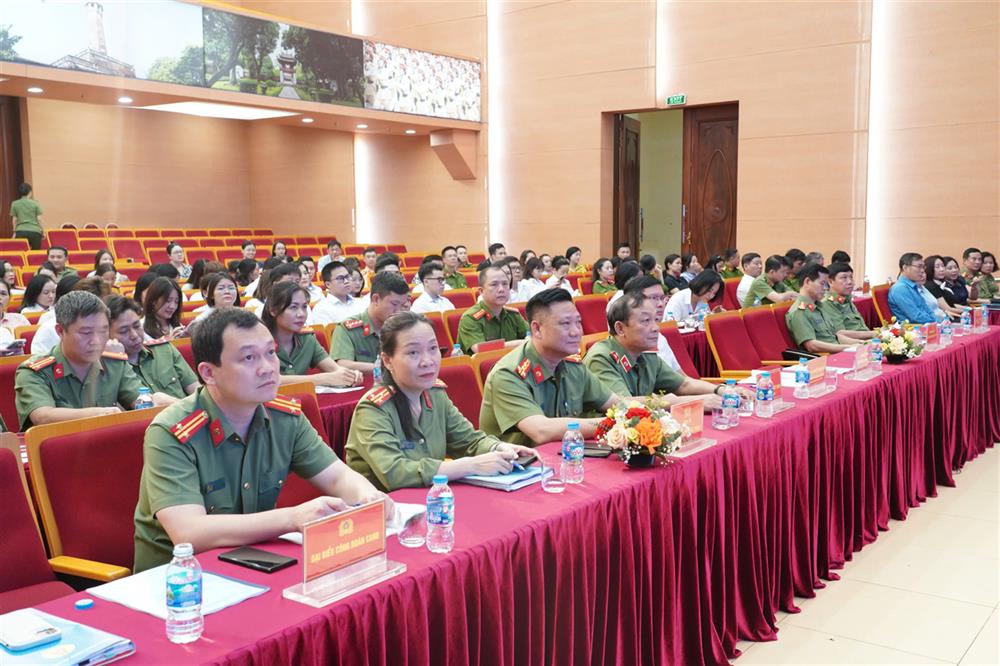 Đại biểu tham dự diễn đàn.