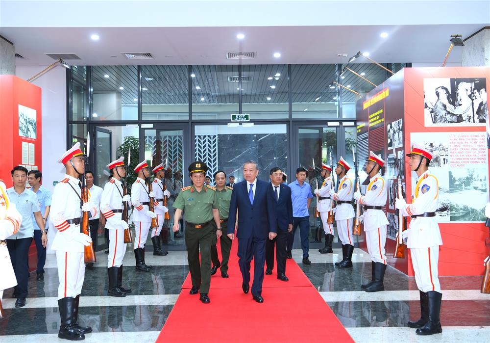 Tổng Bí thư Tô Lâm gặp mặt các điển hình tiên tiến CAND dự Đại hội Thi đua "Vì an ninh Tổ quốc" lần thứ IX.