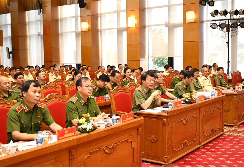 Bộ trưởng Lương Tam Quang, Thứ trưởng Nguyễn Văn Long cùng các đại biểu dự Đại hội.