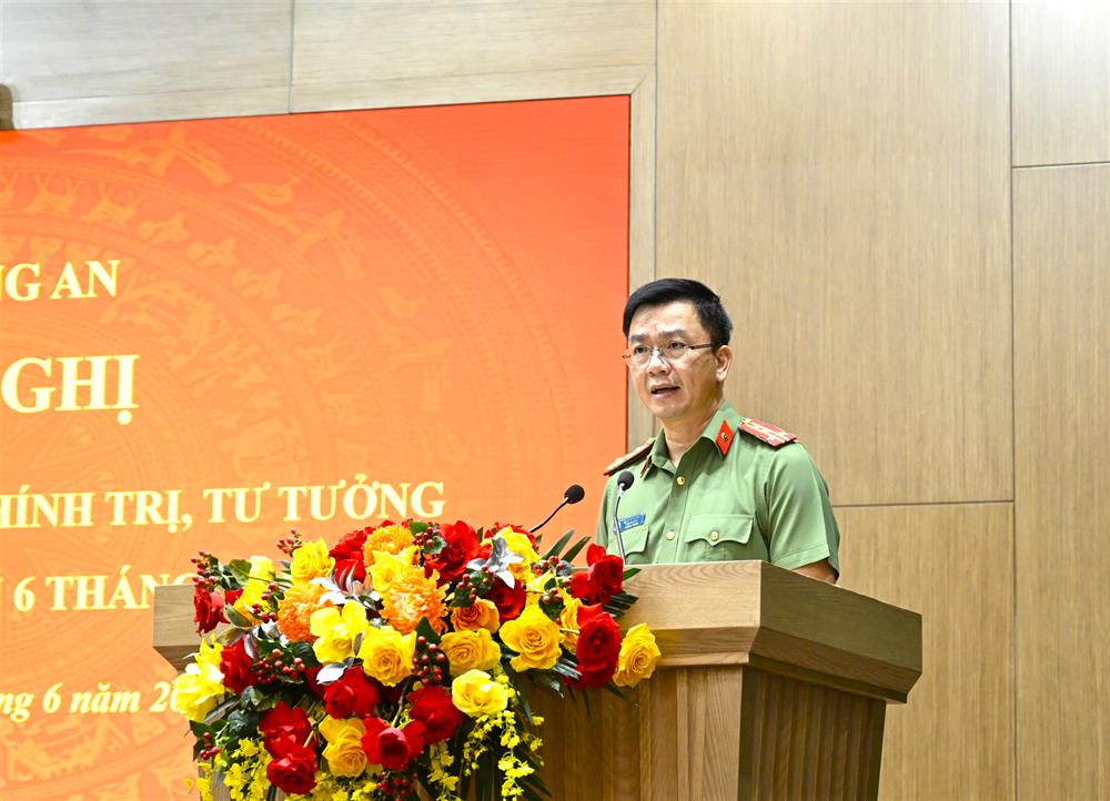 điều hành tham luận tại Hội nghị.