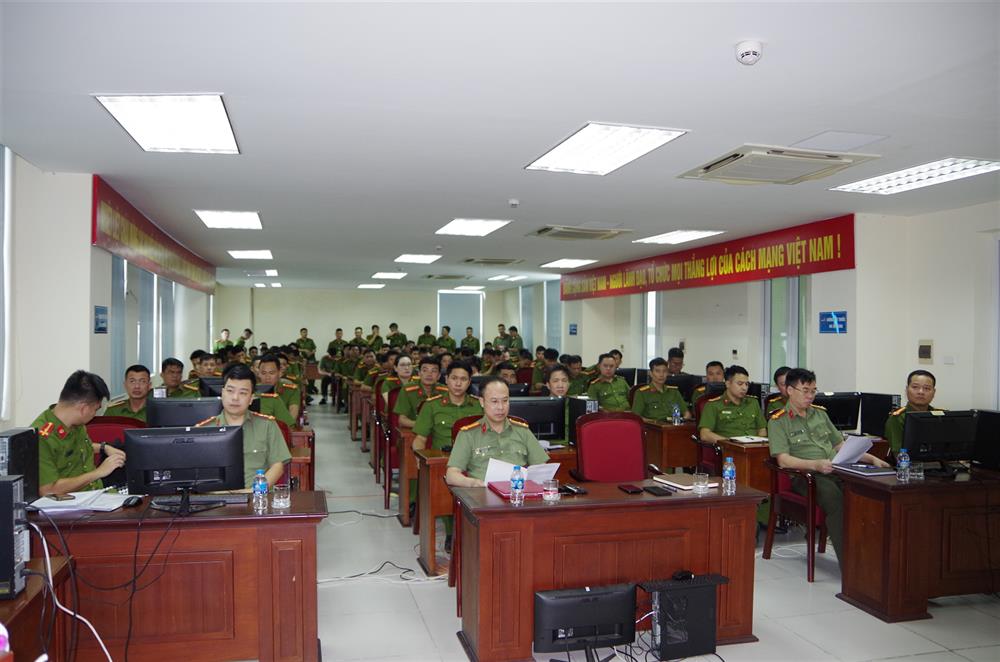 Các học viên tham gia lớp tập huấn.