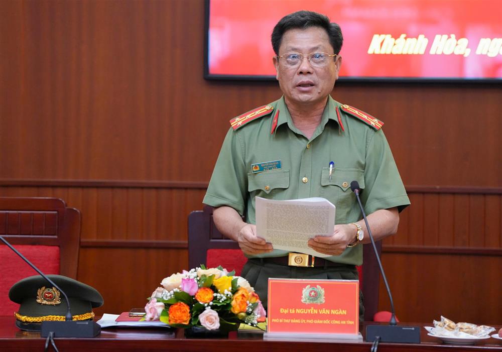 Đại tá Nguyễn Văn Ngàn, Phó Bí thư đảng ủy, Phó giám đốc Công an tỉnh phát biểu chỉ đạo tại Hội nghị.