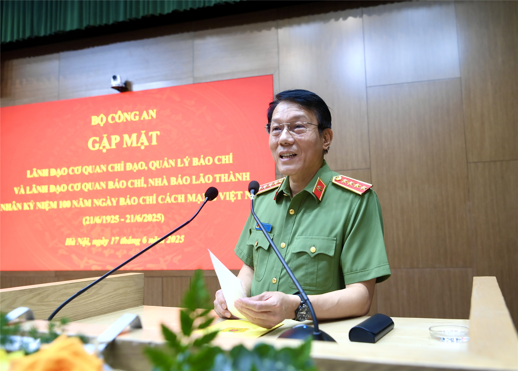 Bộ trưởng Lương Tam Quang phát biểu tại buổi gặp mặt.