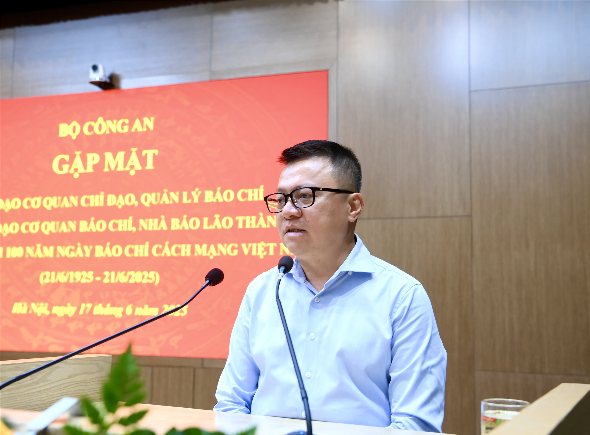 Chủ tịch Hội nhà báo Việt Nam Lê Quốc Minh phát biểu tại buổi gặp mặt.