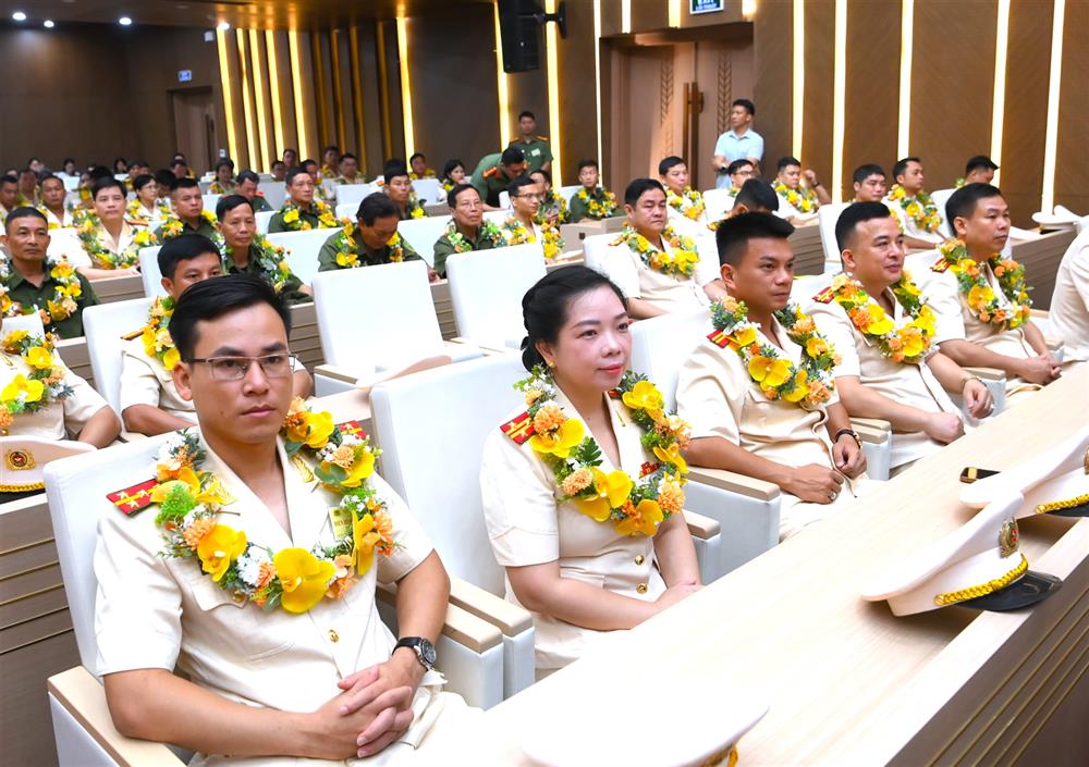 Các đại biểu dự buổi gặp mặt.