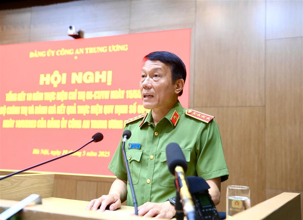 Bộ trưởng Lương Tam Quang phát biểu đáp từ.