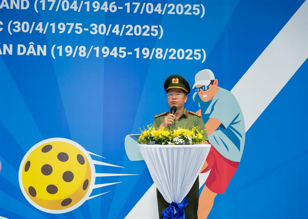 Đại tá Nguyễn Văn Thập, Phó Cục trưởng Cục Kế hoạch và tài chính phát biểu khai mạc giải đấu.