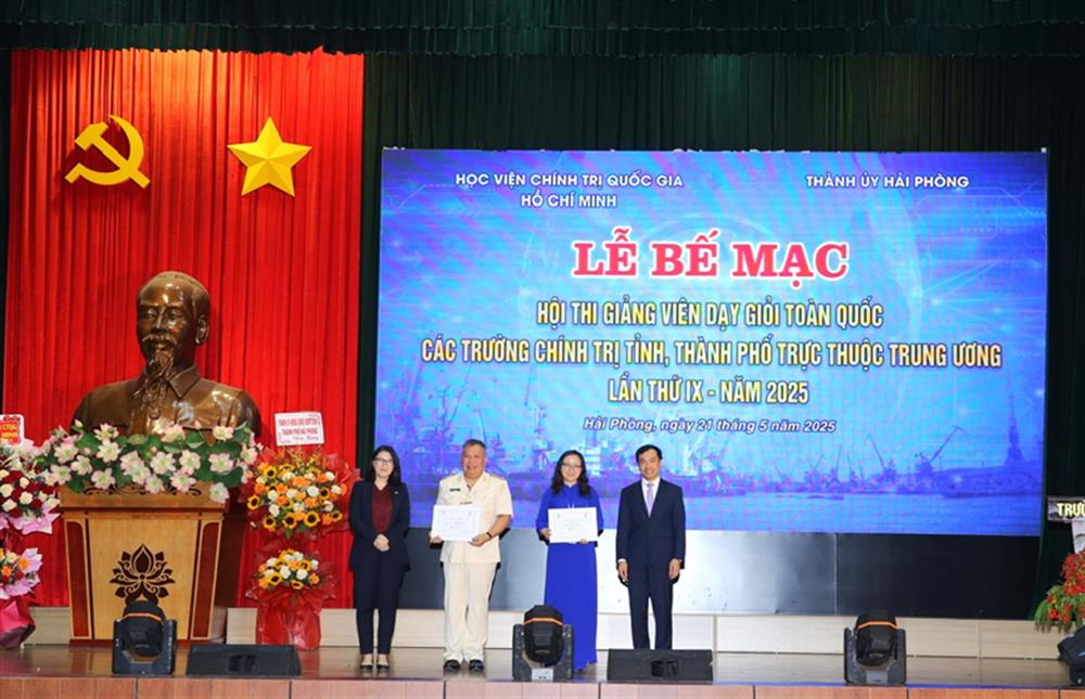 Các giảng viên dự thi sẽ thực hiện các nội dung thi, gồm: thi giáo án, thi giảng và thi xử lý tình huống sư phạm.
