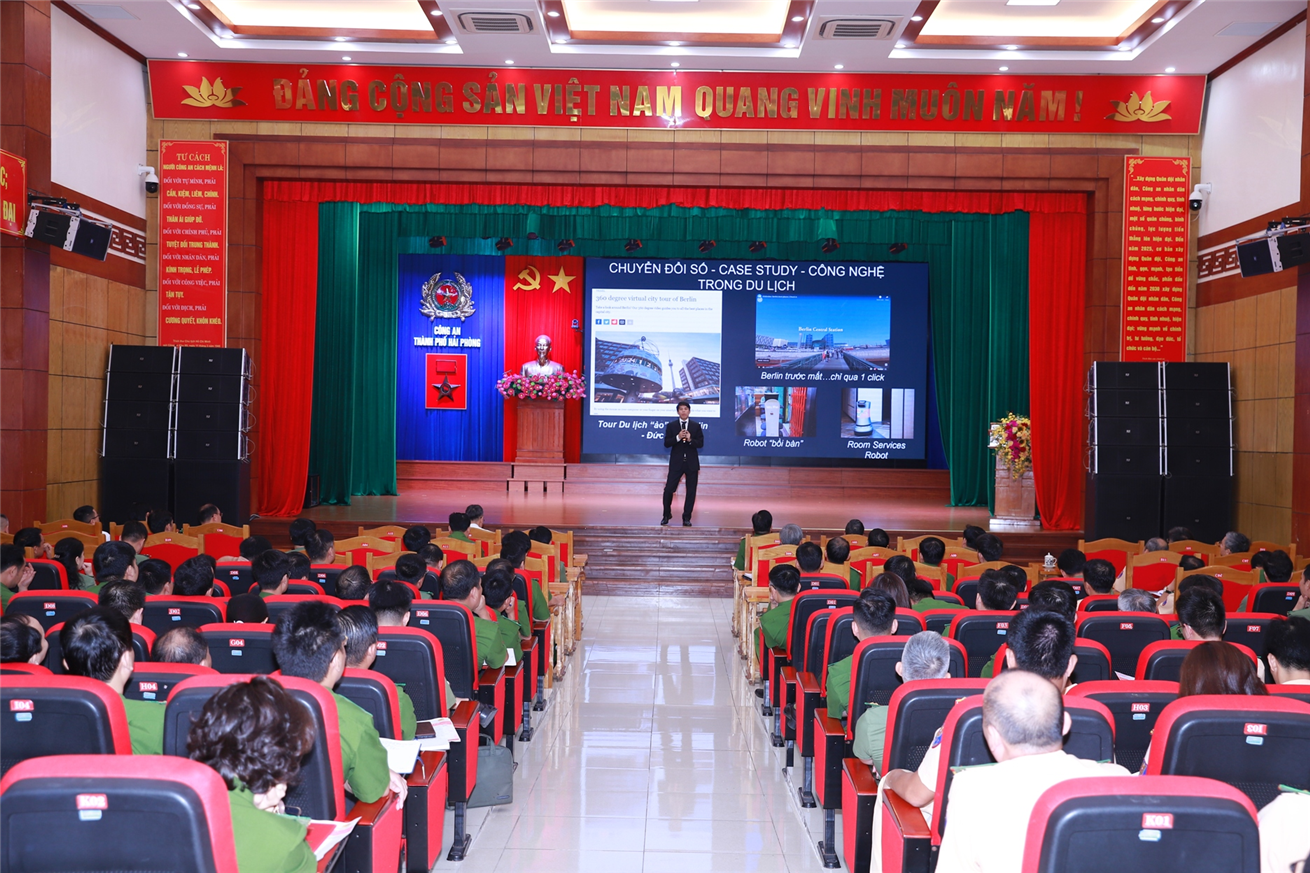 Các đại biểu tham dự lớp tập huấn.