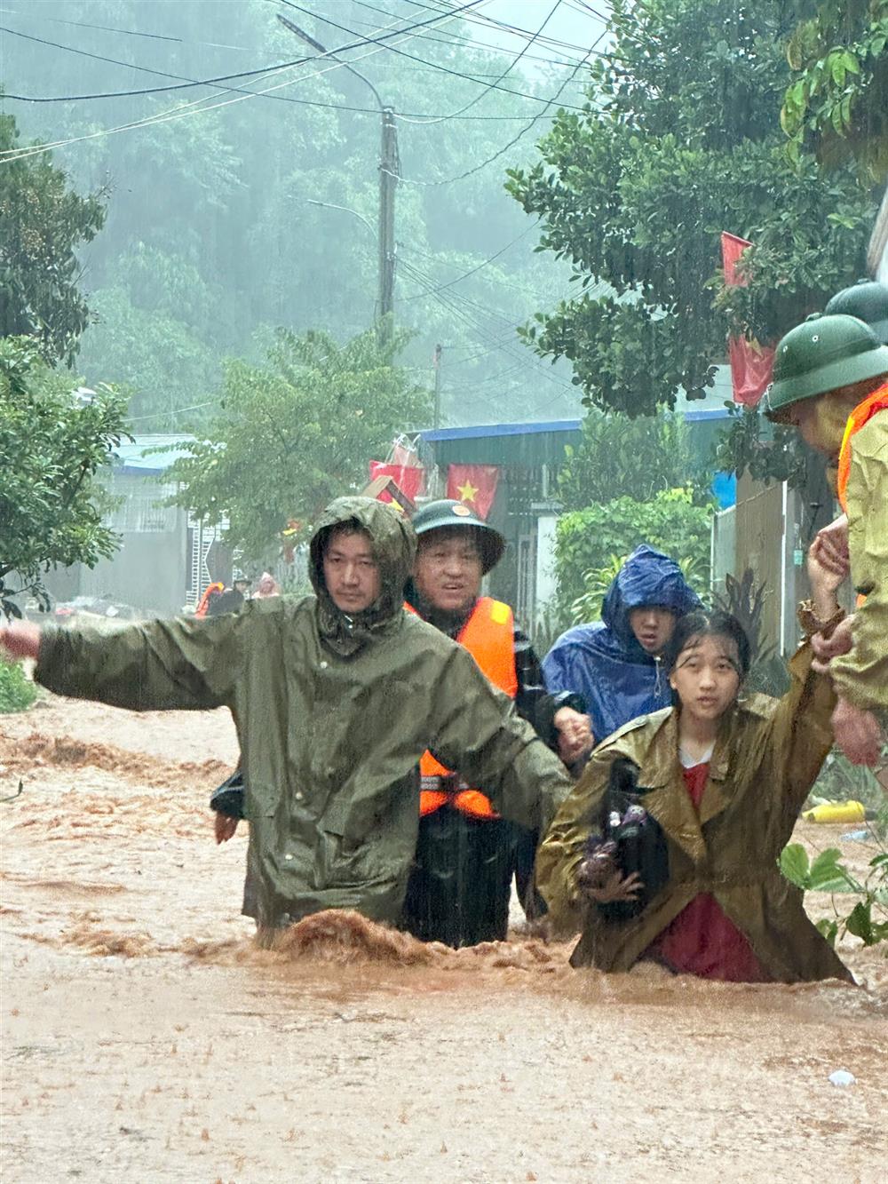 mưa lớn đã gây lũ ống, lũ quét, sạt lở đất, ngập lụt, thiệt hại nghiêm trọng tại Điện Biên.