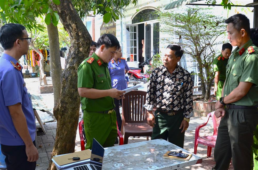 Cơ quan Cảnh sát điều tra Công an tỉnh Bà Rịa – Vũng Tàu tống đạt các quyết định khởi tố, bắt tạm giam đối với Trần Đình Toan về tội Lợi dụng các quyền tự do dân chủ xâm phạm lợi ích của Nhà nước, quyền, lợi ích hợp pháp của tổ chức, cá nhân.