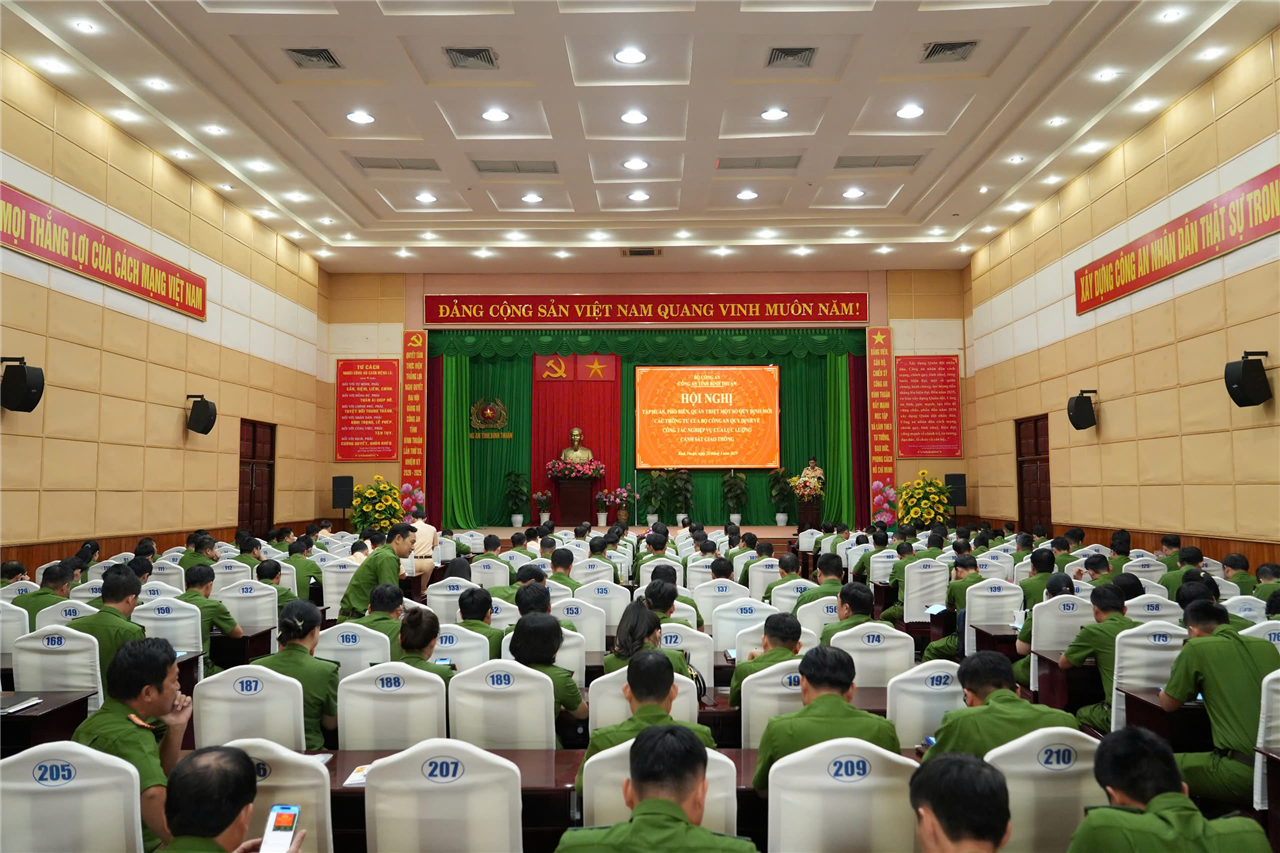 Toàn cảnh Hội nghị.