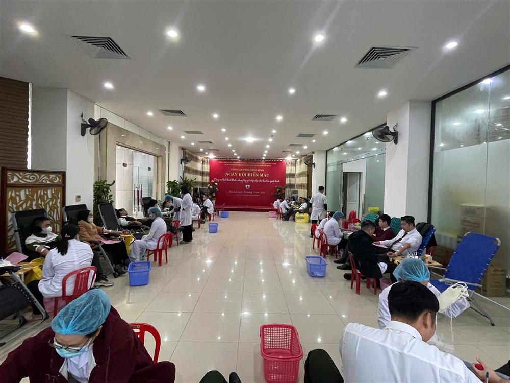Một số hình ảnh tại chương trình hiến máu tình nguyện.