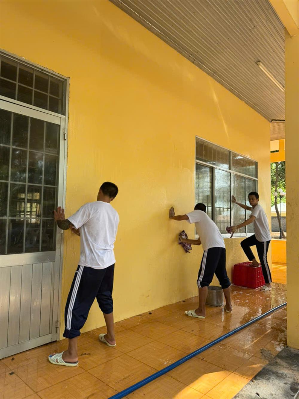 Lực lượng chức năng đã tiến hành dọn dẹp vệ sinh, chỉnh trang cơ sở.