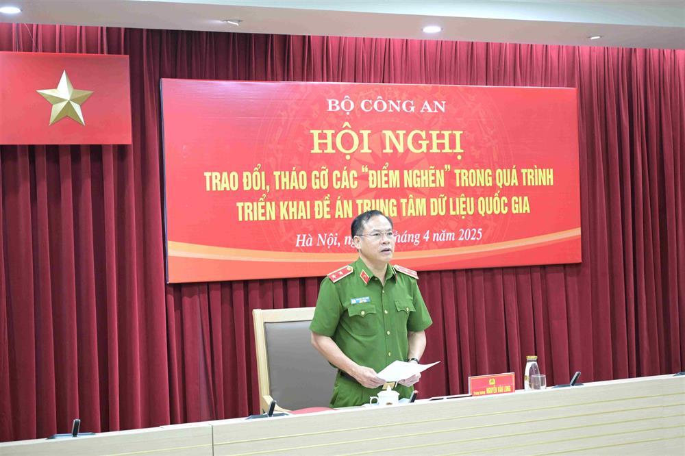 Thứ trưởng Nguyễn Văn Long chủ trì Hội nghị.