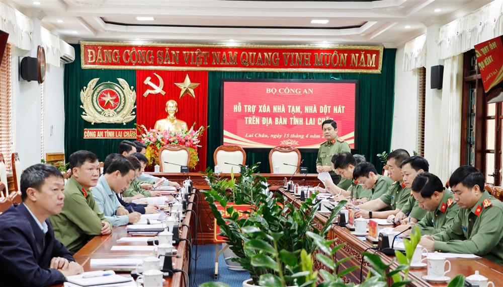 Đại tá Nguyễn Hồng Nguyên, Phó Chánh Văn phòng Bộ Công an phát biểu tại buổi làm việc.
