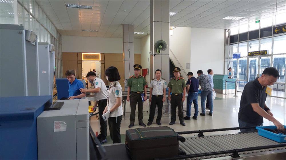 lực lượng An ninh Công an tỉnh đã triển khai các nhiệm vụ cụ thể trong quy trình đối chiếu, kiểm tra thông tin khách bay.