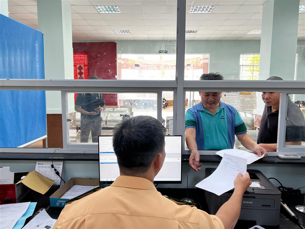 Cảnh sát giao thông tỉnh Bà Rịa – Vũng Tàu tiếp nhận 18 hồ sơ trong ngày đầu tiên.