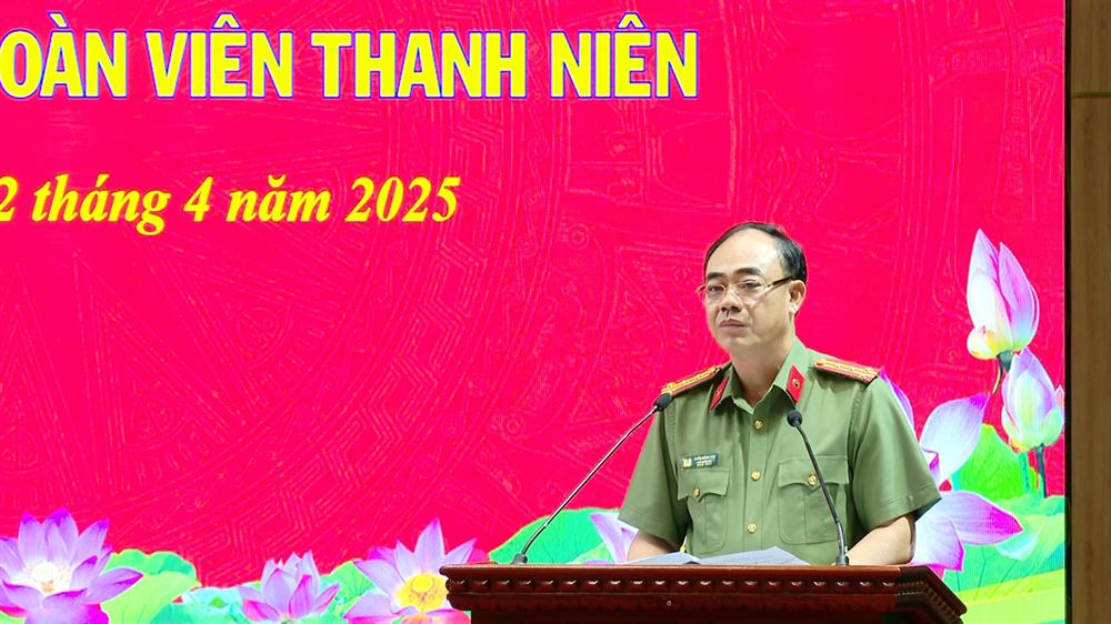 Đại tá Trần Hồng Phú, Phó Bí thư Đảng ủy, Phó Giám đốc Công an tỉnh phát biểu chỉ đạo tại Lớp tập huấn, bồi dưỡng.
