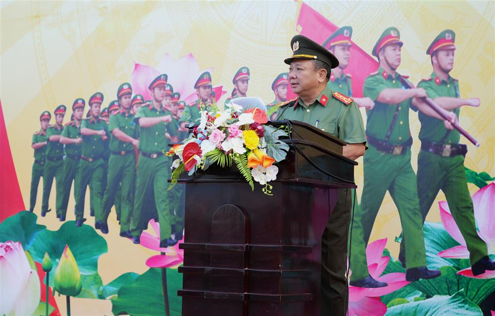 Đại Tá Lê Quang Nhân, Giám đốc Công an tỉnh phát biểu tại Lễ ra quân.