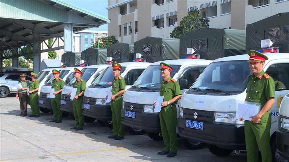Đợt này có 15 đơn vị được bàn giao phương tiện, gồm công an các xã Tam An, Bàu Lâm, Hòa Hội, Tân Lâm, Xuân Sơn, Bình Ba, Sơn Bình, Bình Giã và công an các Phường Mỹ Xuân, Phước Hoà, Nguyễn An Ninh, Thắng Nhất, phường 4, Phường 8, Phường 9.   Việc trang cấp phương tiện xe ô tô tải chuyên dụng nhằm phục vụ công tác, chiến đấu của lực lượng Công an cơ sở, góp phần nâng cao hiệu lực, hiệu quả trong quá trình thực thi nhiệm vụ tuần tra, kiểm soát địa bàn, chủ động phòng ngừa, đấu tranh với các loại tội phạm và các hành vi vi phạm pháp luật.