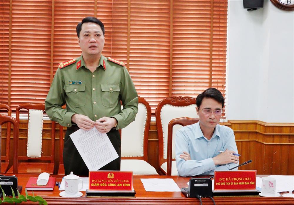 Thay mặt lực lượng Công an Lai Châu, Đại tá Nguyễn Viết Giang, Giám đốc Công an tỉnh xung phong đảm nhận xây dựng 500 căn nhà trong chương trình xoá nhà tạm, nhà dột nát do Bộ Công an hỗ trợ.