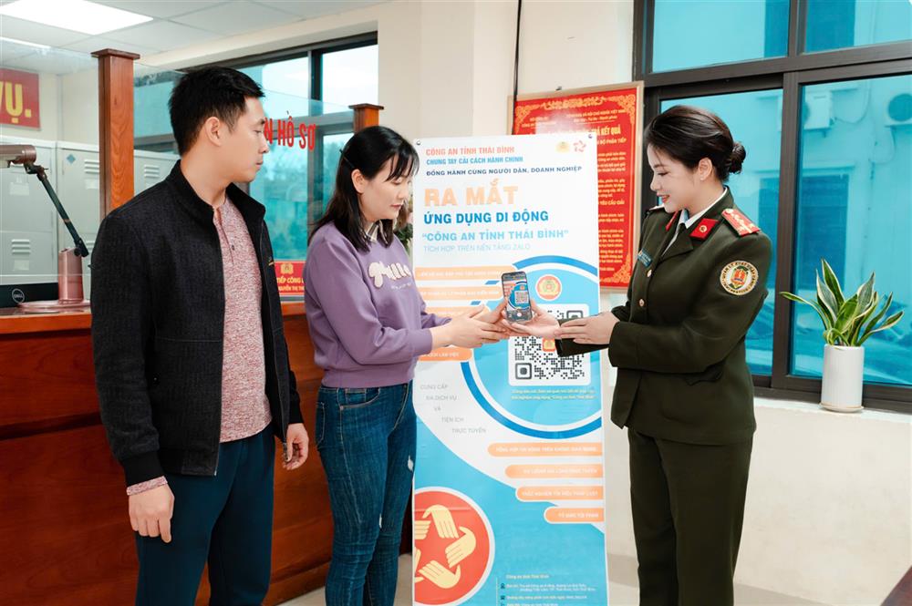 Các lực lượng Công an tỉnh Thái Bình tích cực tuyên truyền ứng dụng Zalo mini app đến người dân, doanh nghiệp.