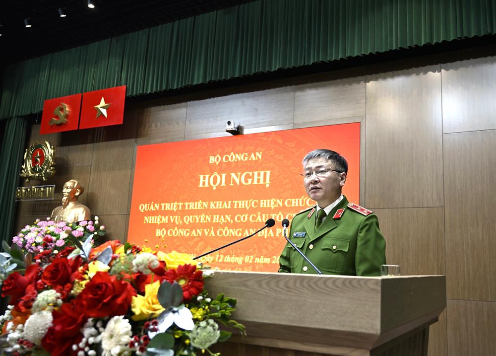 Thứ trưởng Nguyễn Ngọc Lâm quán triệt những nội dung cơ bản, cần lưu ý về lĩnh vực cơ yếu, công nghệ thông tin, bảo đảm trật tự an toàn giao thông...