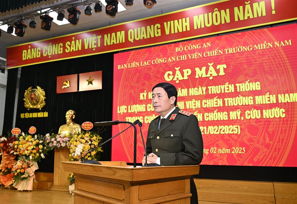 Thứ trưởng Lê Quốc Hùng phát biểu tại buổi gặp mặt.