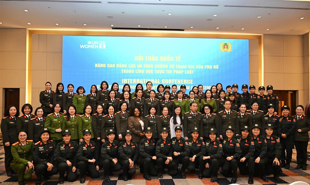 Các đại biểu dự Hội thảo.
