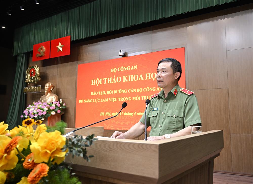Thiếu tướng, PGS.TS Đỗ Anh Tuấn, Cục trưởng Cục Đào tạo phát biểu đề dẫn Hội thảo.