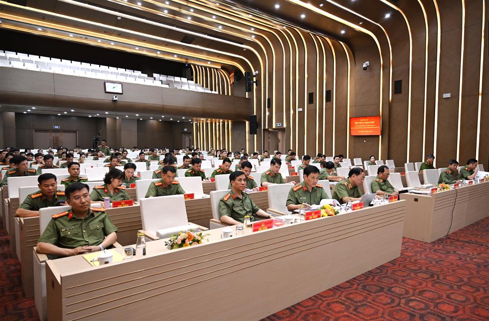 Các đại biểu dự Hội thảo.