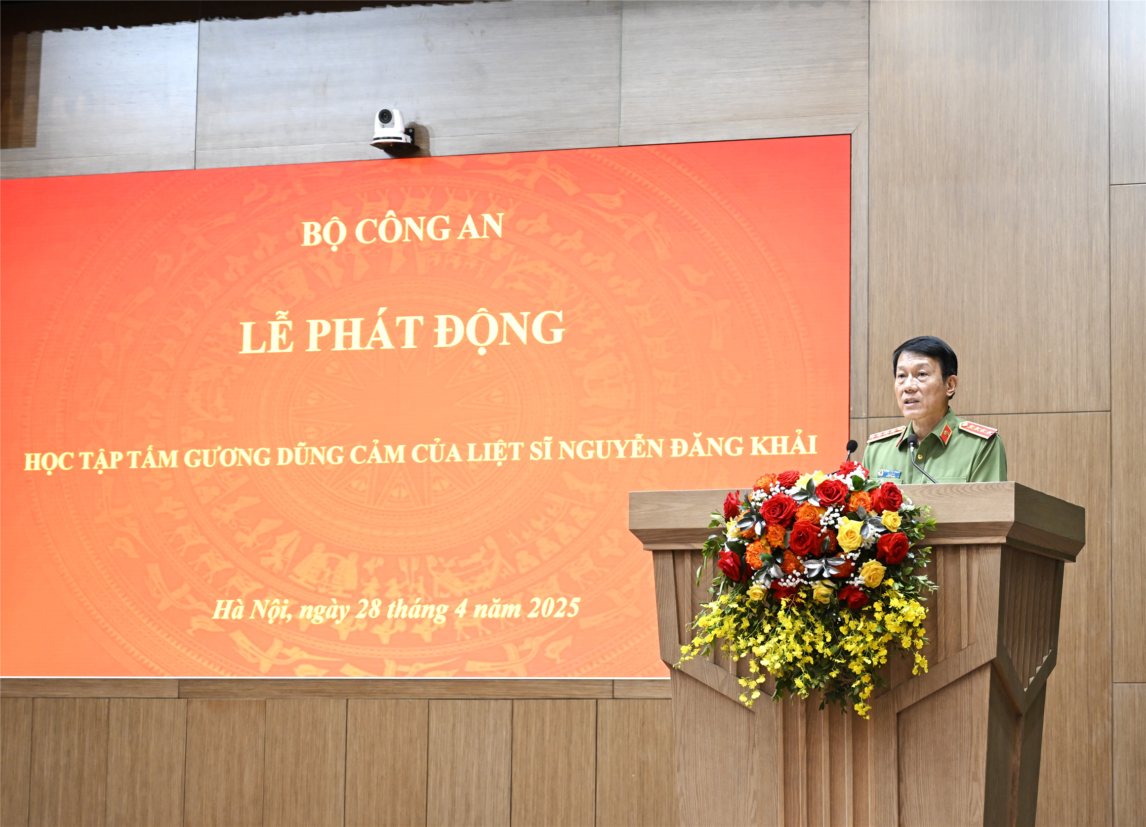 Bộ trưởng Lương Tam Quang đã phát động phong trào học tập và làm theo tấm gương dũng cảm của Liệt sĩ Thiếu tá Nguyễn Đăng Khải.
