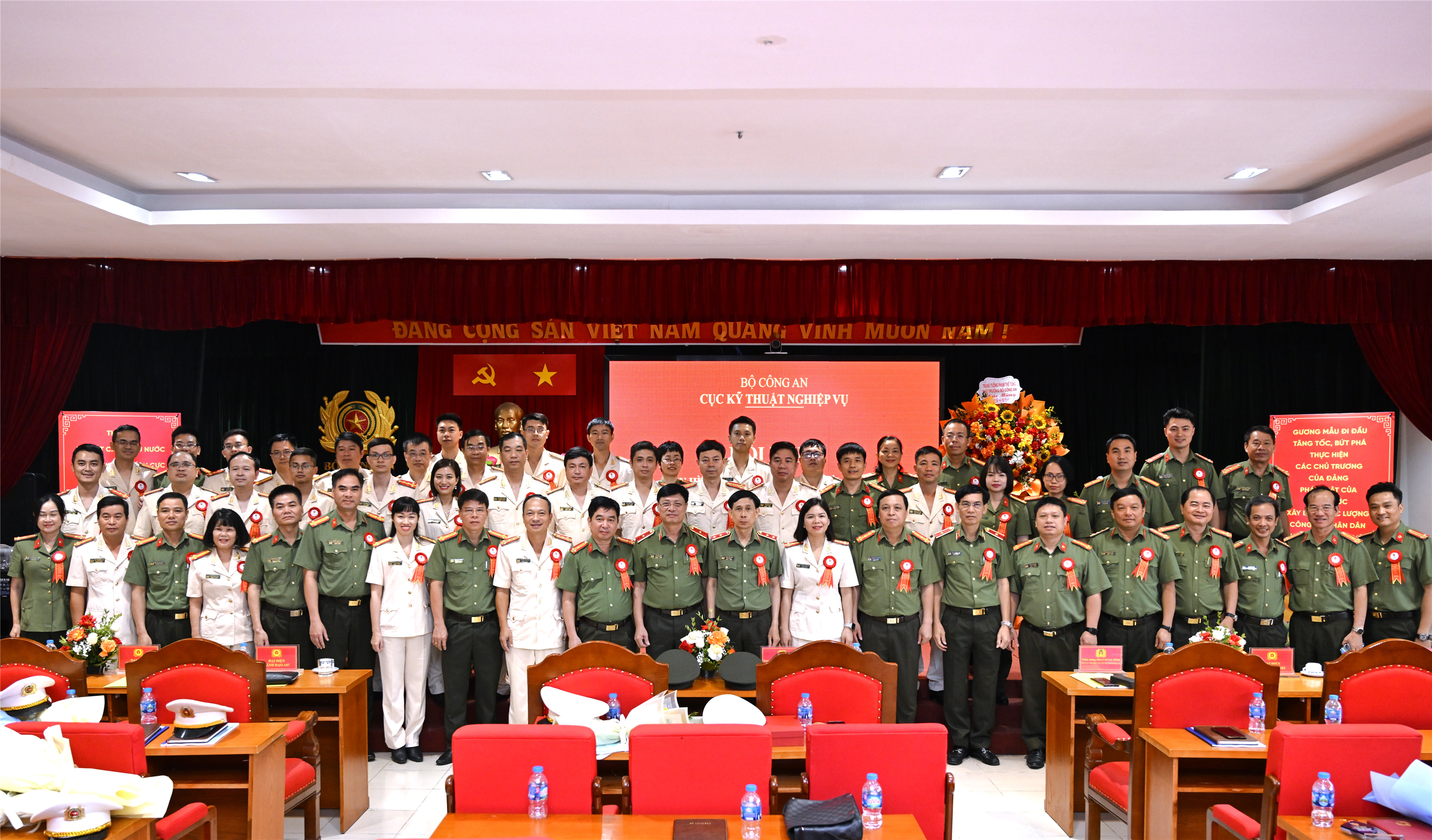 Các đại biểu dự Hội nghị.