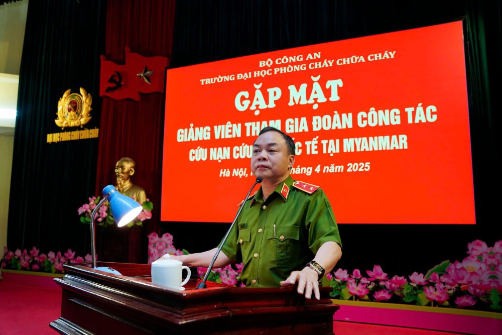Trung tướng, PGS, TS Lê Quang Bốn – Bí thư Đảng ủy, Hiệu trưởng phát biểu tại buổi gặp mặt.