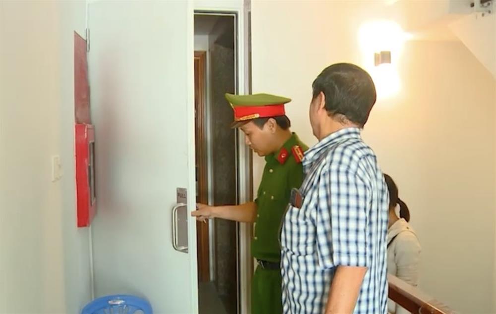 Căn hộ cho thuê Hoàn Châu đã lắp đặt cửa ngăn cháy giữa khu vực cầu thang bộ với các phòng, đảm bảo yếu tố buồng thang kín theo quy định.