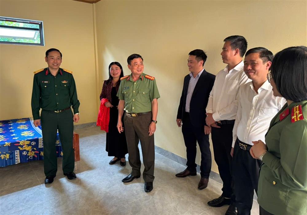 Nhà ở nội trú được xây dựng kiên cố, sạch đẹp giúp thầy, cô giáo tại bản Rào Con có điều kiện tốt hơn trong sinh hoạt.