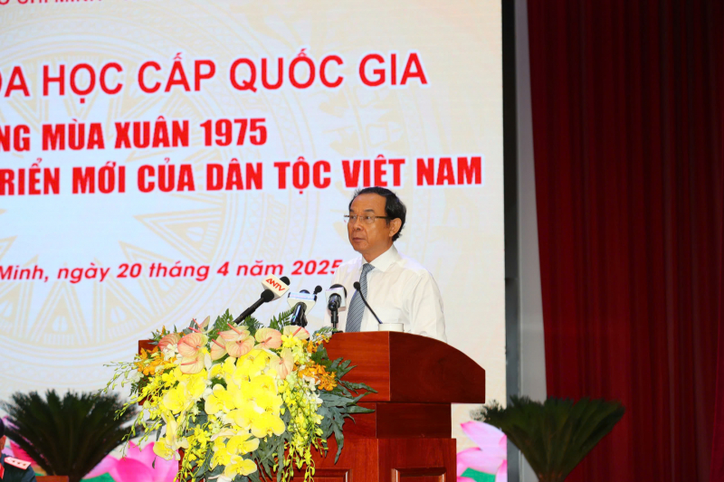 Bí thư Thành ủy TP Hồ Chí Minh Nguyễn Văn Nên phát biểu chào mừng.